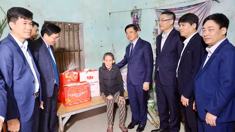Lãnh đạo tỉnh Bắc Ninh thăm hỏi, chúc Tết người có công, đối tượng chính sách trên địa bàn huyện Yên Phong.