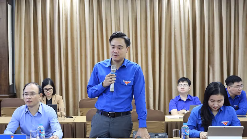 Các đại biểu thảo luận, góp ý kiến tại hội nghị.