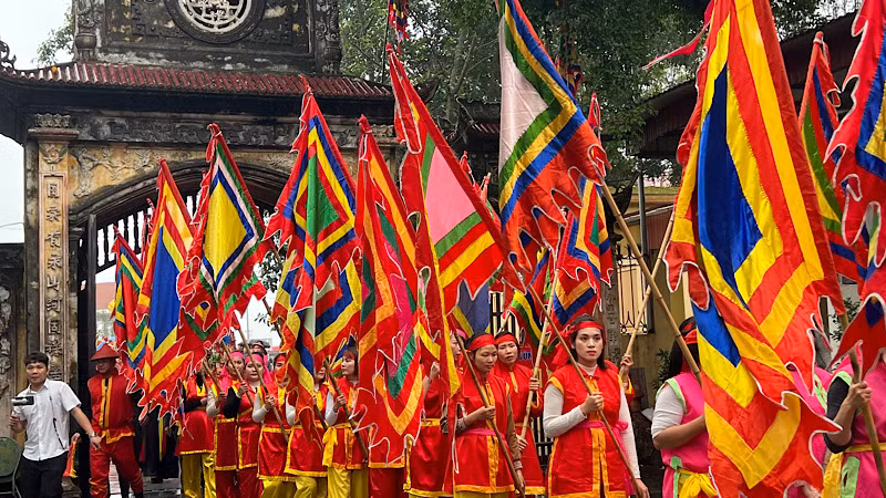 Được góp mặt tham dự đội rước là niềm vinh dự của dân làng.