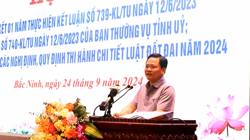 Cùng ngày, Tỉnh ủy Bắc Ninh tổ chức sơ kết các Kết luận của Tỉnh ủy và triển khai các nghị định, quy định thi hành chi tiết Luật Đất đai năm 2024.