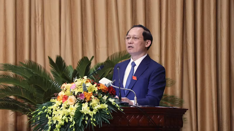 Giám đốc Sở Nội vụ Bắc Ninh Lê Hồng Phúc trả lời chất vấn.