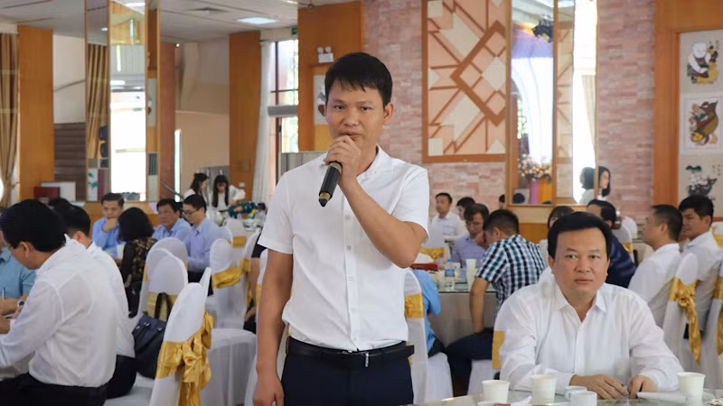 Đại diện doanh nghiệp trao đổi ý kiến tại buổi gặp mặt.