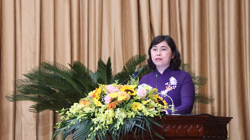 Đồng chí Nguyễn Thị Hằng, Phó Chủ tịch Thường trực Hội đồng nhân dân tỉnh Bắc Ninh đề nghị các cấp, các ngành tập trung chỉ đạo, điều hành để các nghị quyết sớm đi vào cuộc sống.