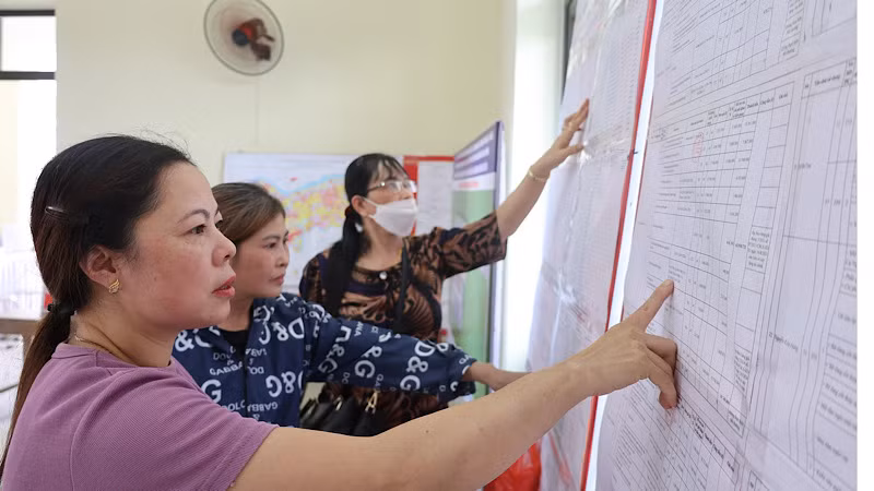 Danh sách và các phương án đền bù được niêm yết công khai.