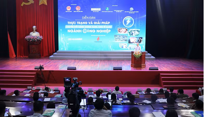 Toàn cảnh diễn đàn.