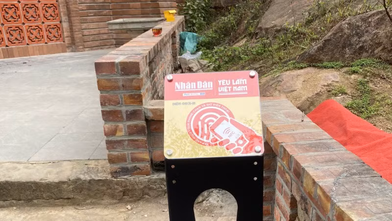 "Yêu lắm Việt Nam" tại điểm chùa Phật Tích.