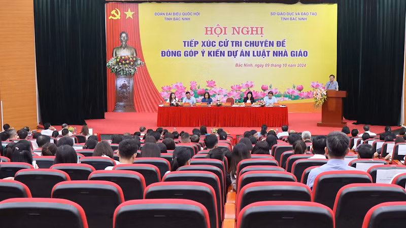 Toàn cảnh buổi tiếp xúc cử tri chuyên đề.