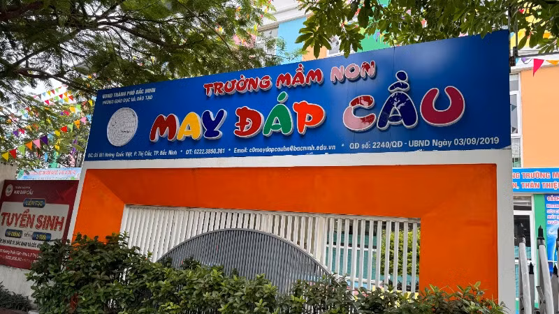 Công ty cổ phần Tổng công ty may Đáp Cầu cơ quan chủ quản của Trường mầm non tư thục May Đáp Cầu đã ra quyết định tạm đình chỉ công tác giáo viên đứng lớp để xảy ra sự việc đáng tiếc.