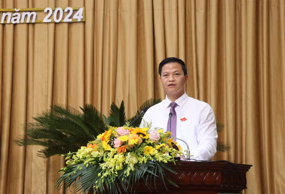 Đồng chí Vương Quốc Tuấn, Phó Chủ tịch Thường trực Ủy ban nhân dân tỉnh Bắc Ninh làm rõ một số vấn đề đại biểu, cử tri quan tâm.