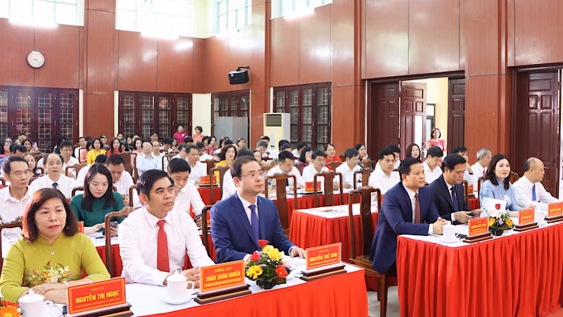 Các đại biểu tham dự buổi gặp mặt.