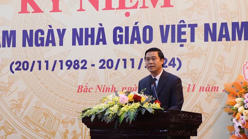 Phó Chủ tịch Ủy ban nhân dân tỉnh Bắc Ninh Lê Xuân Lợi ghi nhận, đánh giá cao kết quả ngành giáo dục và đào tạo đã đạt được thời gian qua.