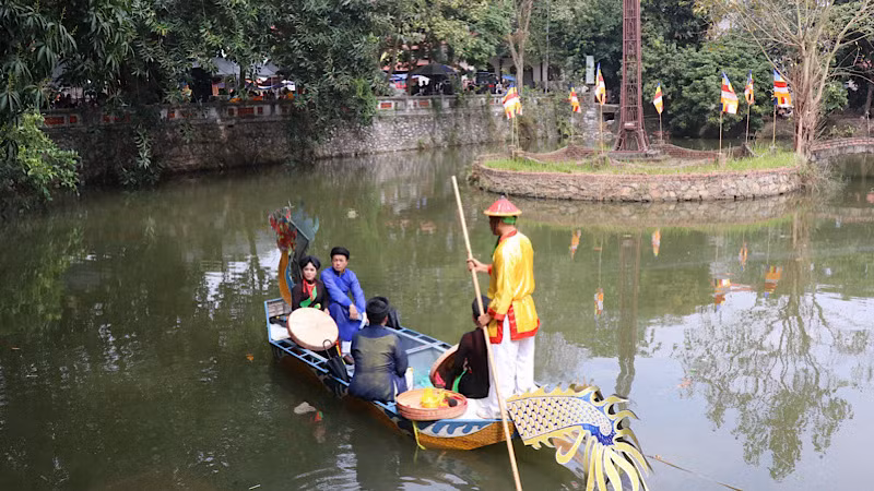 Biểu diễn quan họ trong Lễ hội. Biểu diễn quan họ trong Lễ hội.