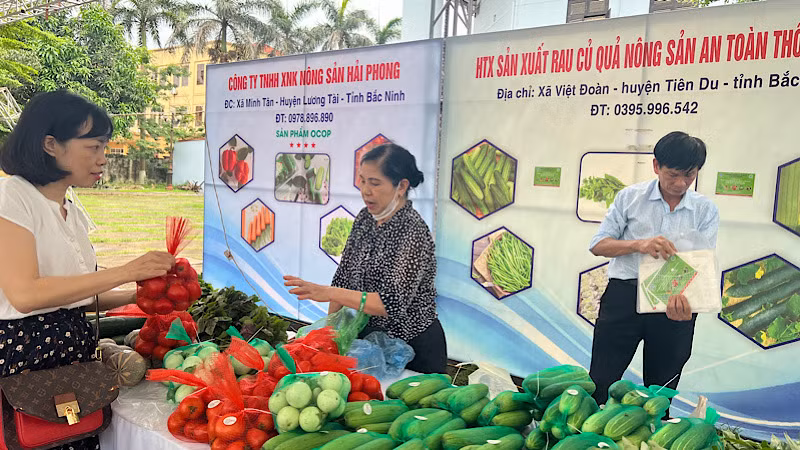 Các sản phẩm bán tại Chợ phiên được khách hàng tin tưởng lựa chọn.