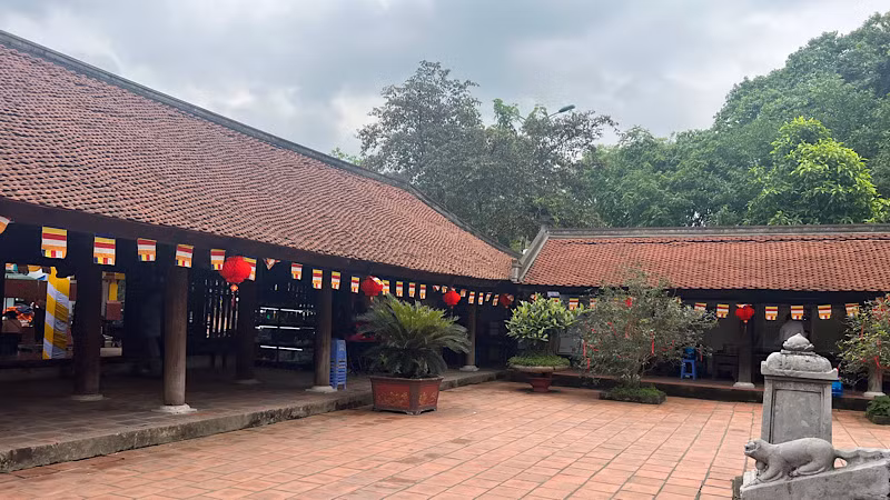 Một góc chùa Dâu.