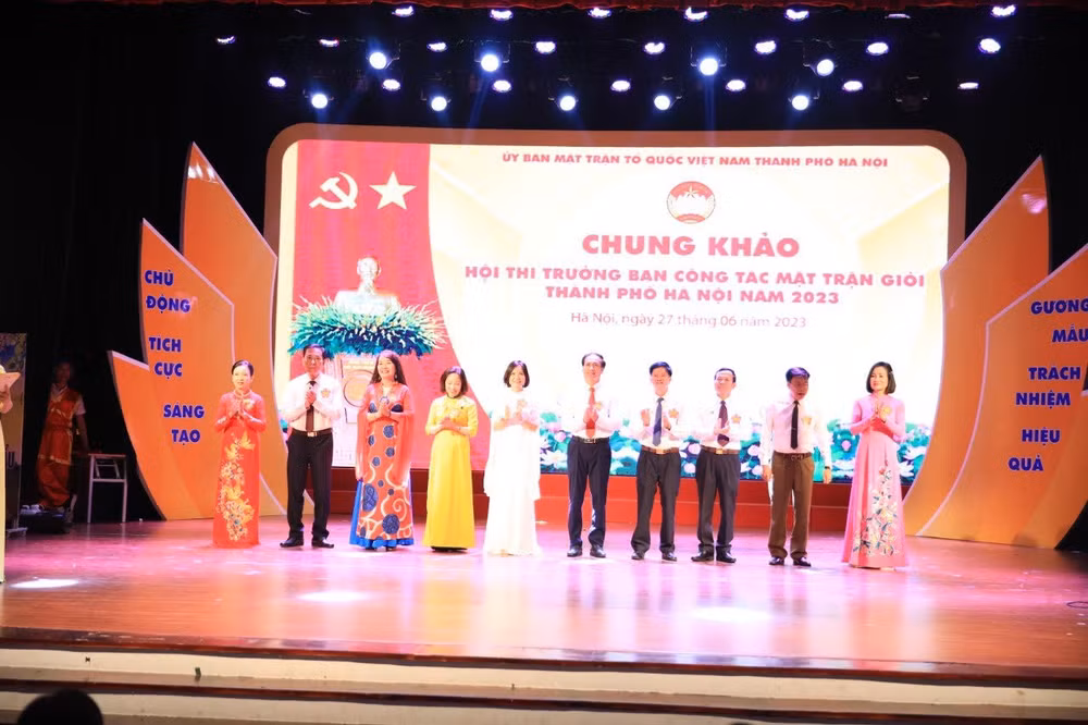 10 thí sinh tham dự vòng chung khảo.