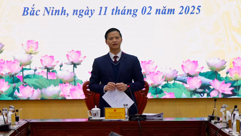 Chủ tịch Ủy ban nhân dân tỉnh Bắc Ninh Vương Quốc Tuấn chúc mừng và mong muốn các em học sinh sẽ là hạt nhân tích cực tiếp tục tỏa sáng trong thời gian tới.