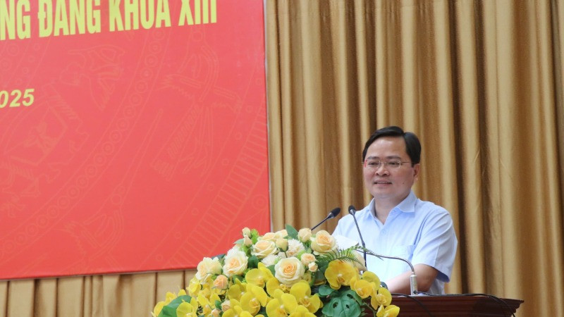 Đồng chí Nguyễn Anh Tuấn, Bí thư Tỉnh ủy Bắc Ninh phát biểu tại hội nghị.