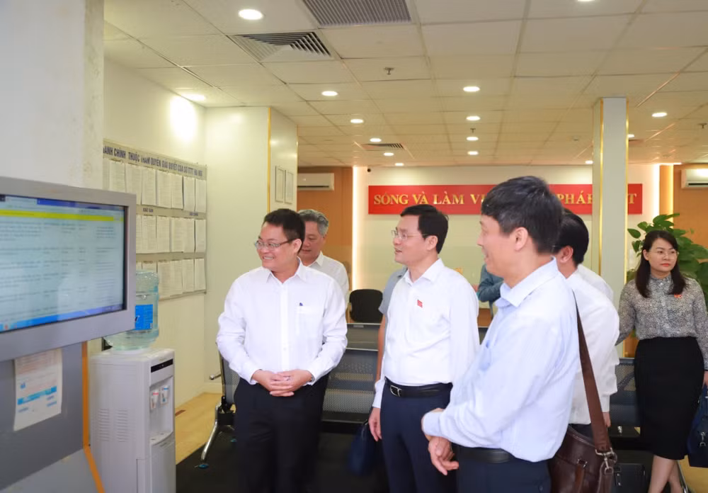 Kiểm tra bộ phận Một cửa tại Sở Thông tin Truyền thông.