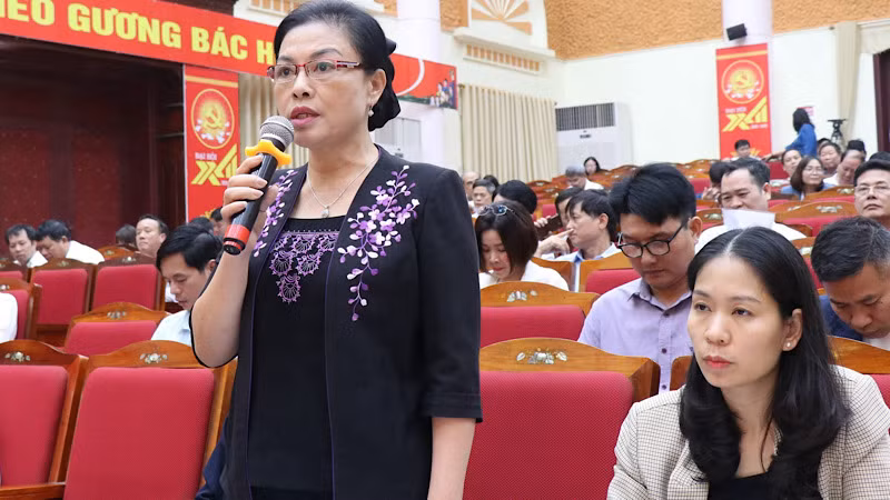 Cử tri Bắc Ninh gửi gắm tâm tư, kiến nghị tới các đại biểu Quốc hội tỉnh.