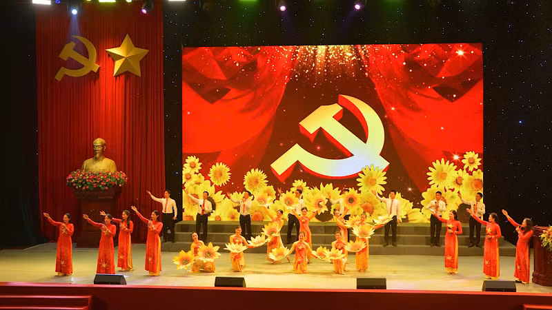 Chương trình văn nghệ đặc sắc Mừng Đảng, mừng Xuân. Chương trình văn nghệ đặc sắc Mừng Đảng, mừng Xuân.