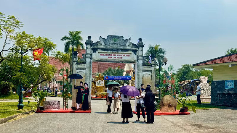 "Không gian văn hóa, du lịch Bắc Ninh trong lòng Hà Nội" được tổ chức tại Sân lễ hội làng III, Khu các làng dân tộc III.