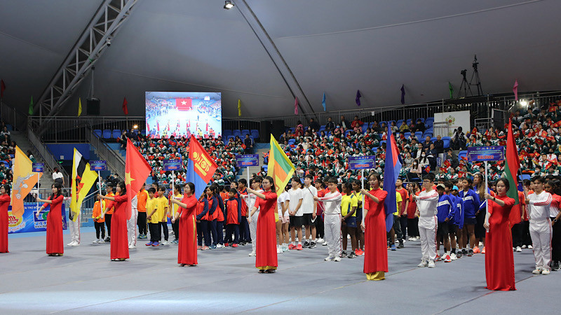 Các đội tham dự lễ Khai mạc Giải Quần vợt vô địch U14 ITF châu Á tại tỉnh Bắc Ninh.