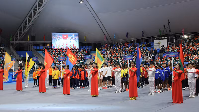 Các đội tham dự lễ Khai mạc Giải Quần vợt vô địch U14 ITF châu Á tại tỉnh Bắc Ninh.