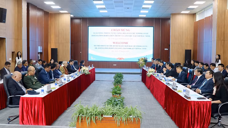 Toàn cảnh buổi làm việc.