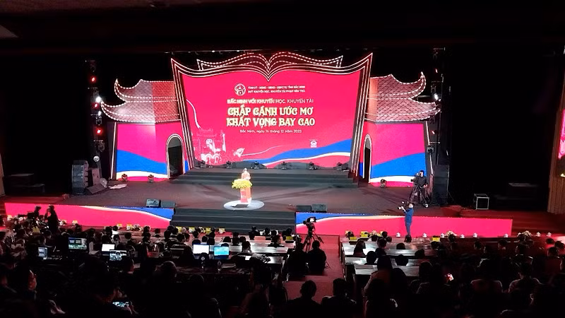 Toàn cảnh Lễ vinh danh và trao thưởng Quỹ Khuyến học, Khuyến tài Phạm Văn Trà.