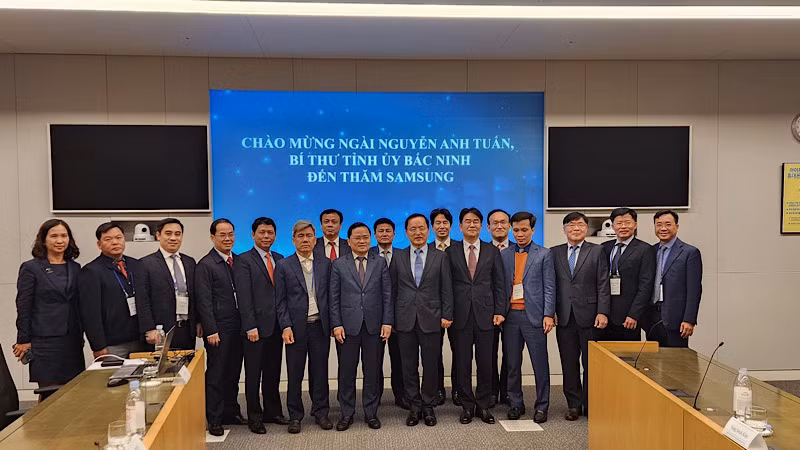 Thăm và làm việc tại Tập đoàn SamSung.