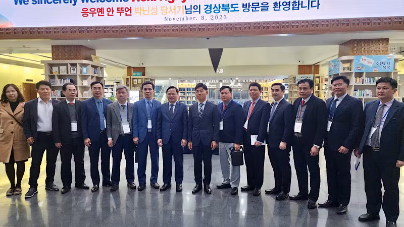 Đoàn đến thăm và làm việc tại tỉnh Gyeongsangbuk.