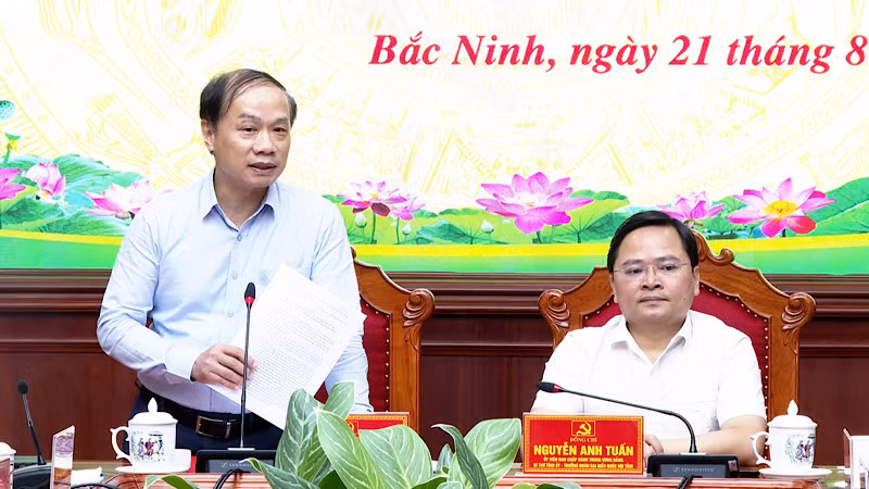 Đồng chí Phạm Tất Thắng phát biểu.