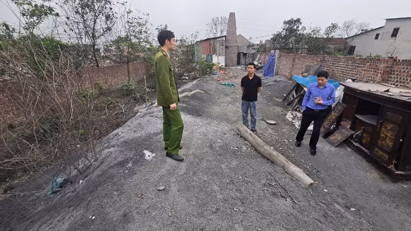 Bãi đổ xỉ bã nhôm trái phép được các lực lượng chức năng phát hiện.