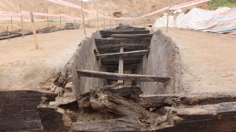 Kỹ thuật phức tạp nhất thể hiện ở phần đầu và đuôi thuyền, lần đầu tiên được phát hiện đến thời điểm hiện tại.