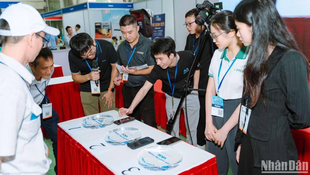 Cuộc thi " Con quay Đại chiến VASI 2024”, một sân chơi sáng tạo nhằm thúc đẩy những bước tiến mới trong ngành công nghiệp chế tạo Việt Nam.