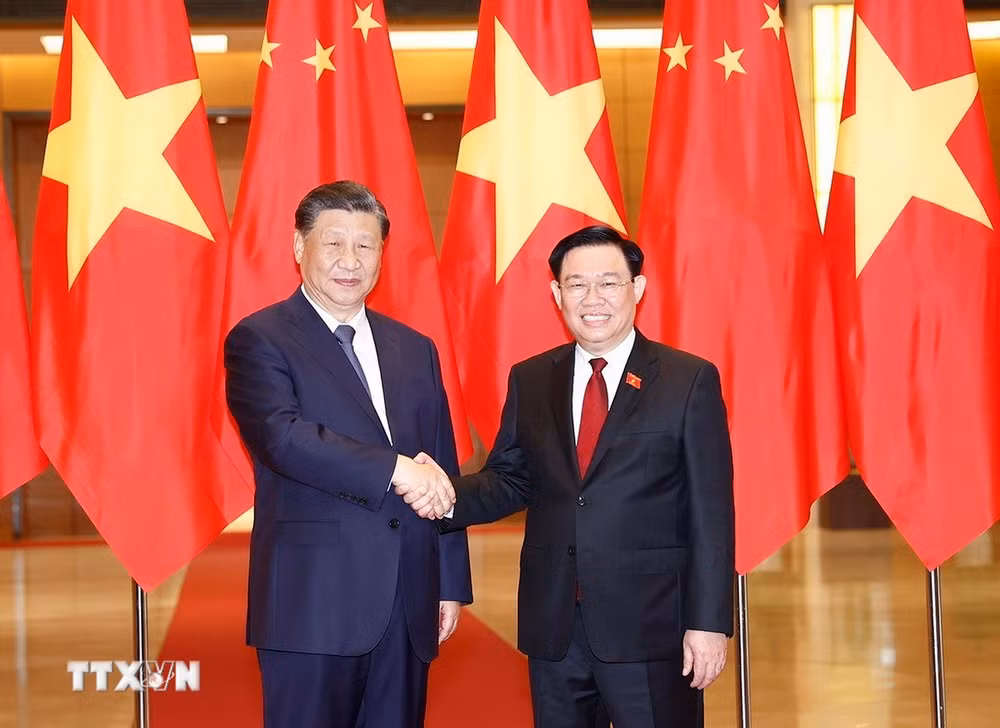 Chủ tịch Quốc hội Vương Đình Huệ hội kiến Tổng Bí thư Ban Chấp hành Trung ương Đảng Cộng sản Trung Quốc, Chủ tịch nước Cộng hòa Nhân dân Trung Hoa Tập Cận Bình thăm cấp Nhà nước tới Việt Nam tháng 12/2023.