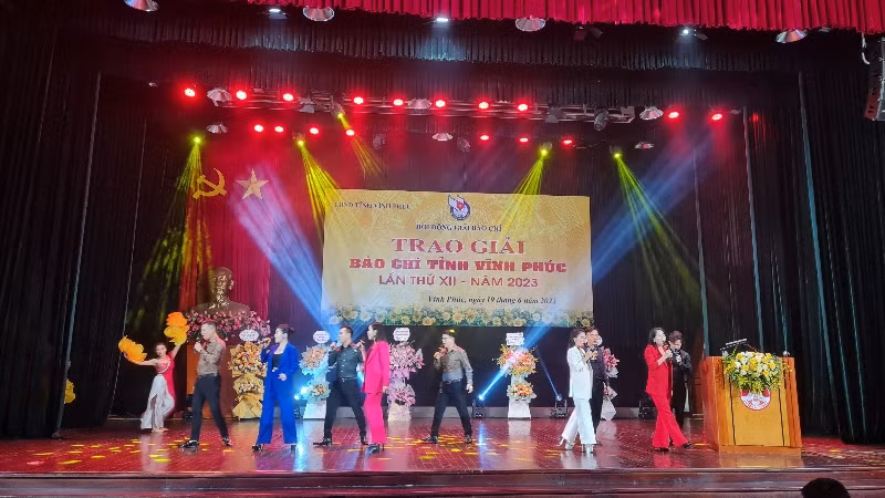 Tiết mục văn nghệ tại lễ trao giải.
