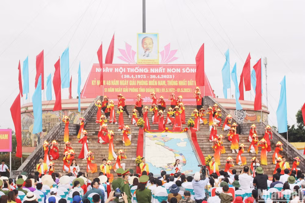 Hằng năm, tỉnh Quảng Trị tổ chức ngày hội “Thống nhất non sông” vào dịp 30/4 với khát vọng hòa bình bền vững.