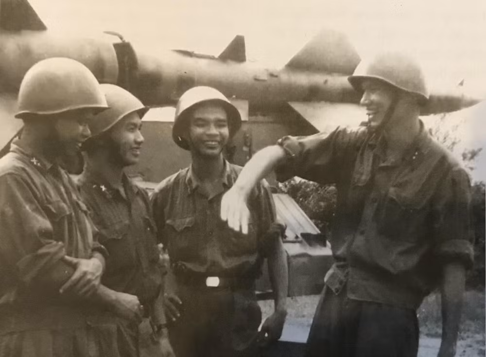 Kíp trắc thủ tiểu đoàn tên lửa 57, ảnh chụp đầu năm 1973. Ảnh tư liệu