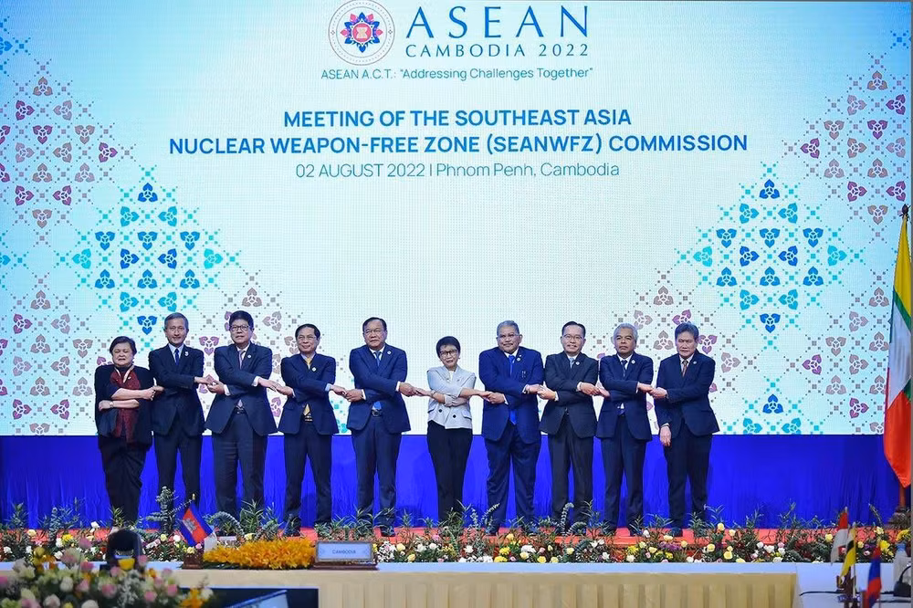 Là hoạt động đầu tiên trong khuôn khổ Hội nghị Bộ trưởng ASEAN lần thứ 55, Hội nghị Ủy ban Hiệp ước khu vực Đông Nam Á không có vũ khí hạt nhân và đối thoại giữa Bộ trưởng Ngoại giao với đại diện Ủy ban liên Chính phủ ASEAN về nhân quyền đã được tổ chức vào ngày 2/8 tại Campuchia.