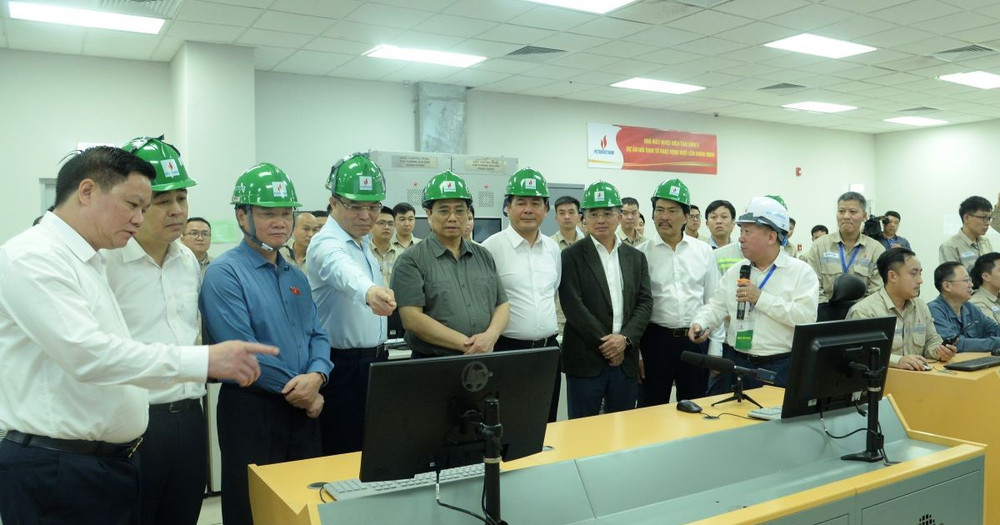 Thủ tướng Phạm Minh Chính thăm Phòng điều khiển trung tâm Nhà máy Nhiệt điện Thái Bình 2.