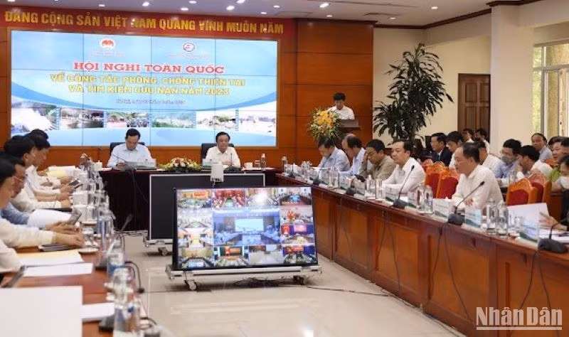 Toàn cảnh Hội nghị toàn quốc về công tác phòng, chống thiên tai và tìm kiếm cứu nạn năm 2023 diễn ra chiều 20/4.