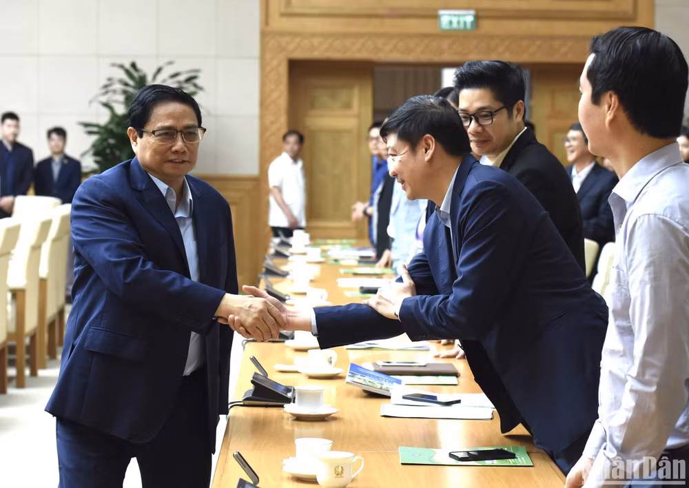 Thủ tướng Phạm Minh Chính với các đại biểu.