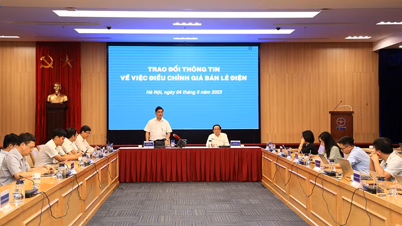 Buổi họp báo trao đổi thông tin về việc điều chỉnh giá bán lẻ điện chiều 4/5.