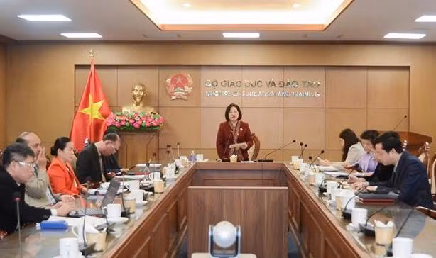 Thứ trưởng Bộ Giáo dục và Đào tạo Ngô Thị Minh chủ trì hội nghị tại điểm cầu Bộ Giáo dục và Đào tạo. 