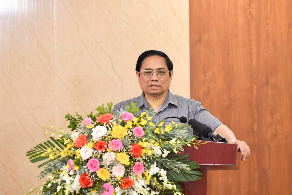 Thủ tướng Phạm Minh Chính phát biểu tại buổi làm việc với giáo viên và học sinh Trường THPT Yên Lập