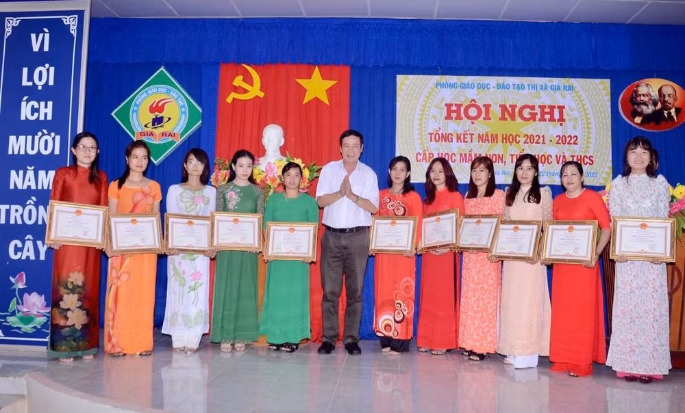 Bạc Liêu luôn quan tâm động viên khen thưởng kịp thời những giáo viên có nhiều nỗ lực trong giảng dạy.