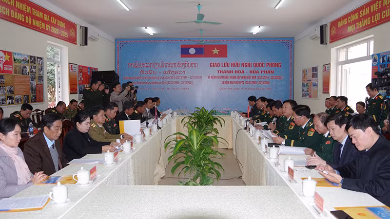 Quang cảnh buổi tọa đàm, giao lưu.