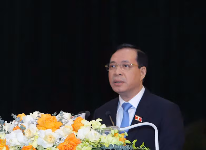 Chủ tịch Hội đồng nhân dân tỉnh Thanh Hóa phát biểu tại kỳ họp lần thứ 24.