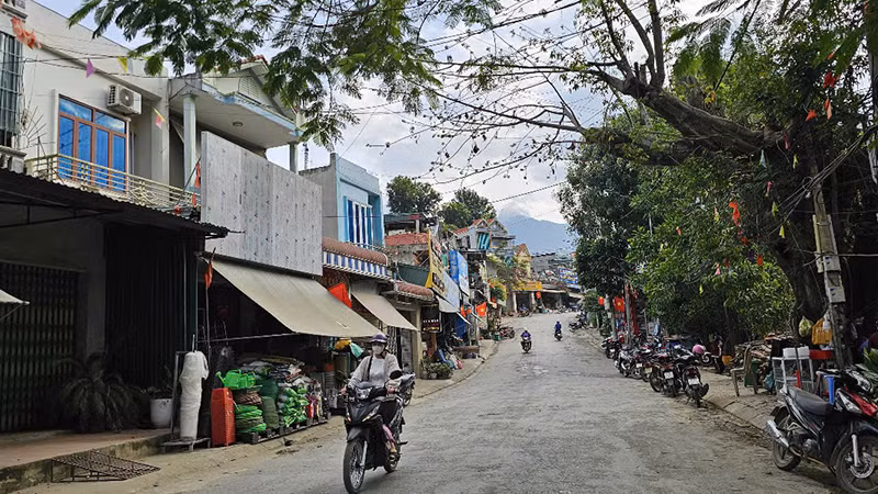 Một góc thị trấn huyện vùng cao Mường Lát.